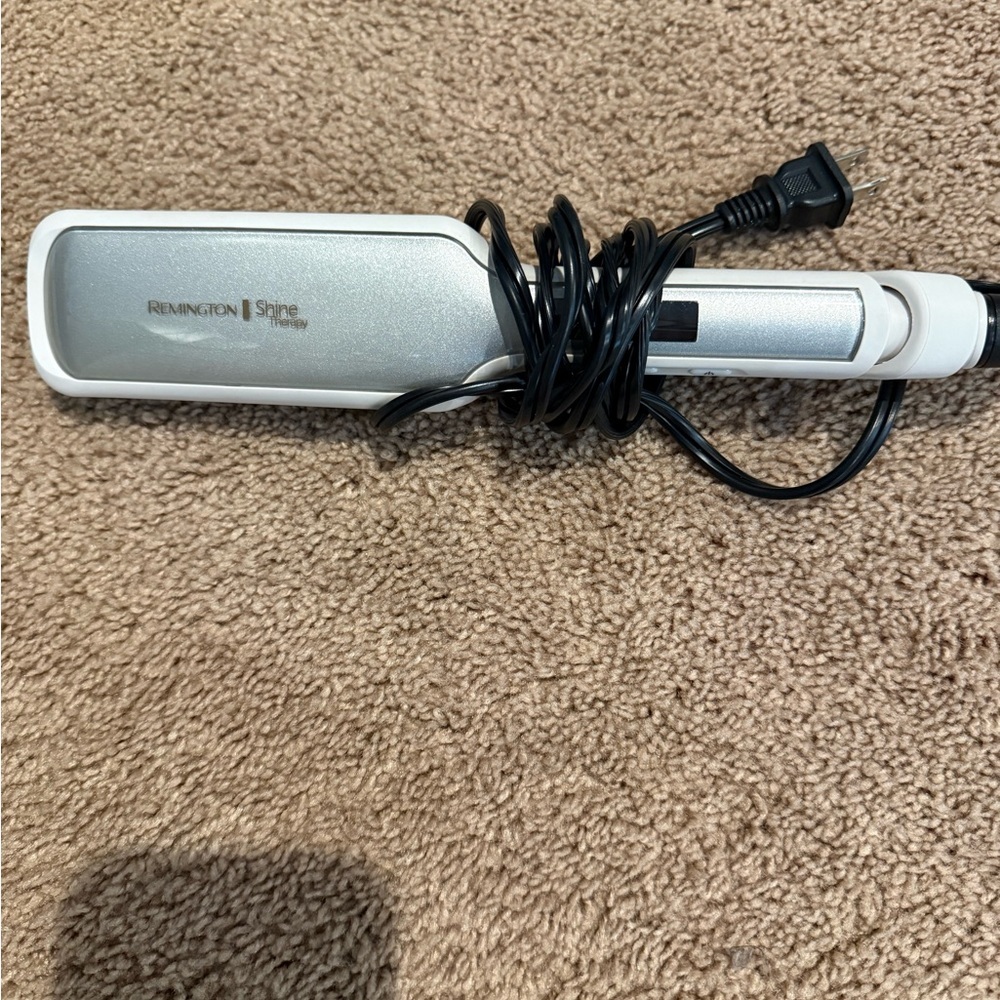 Remington Shine Therapy Straightener in White and Silver - Picture 7 of 7